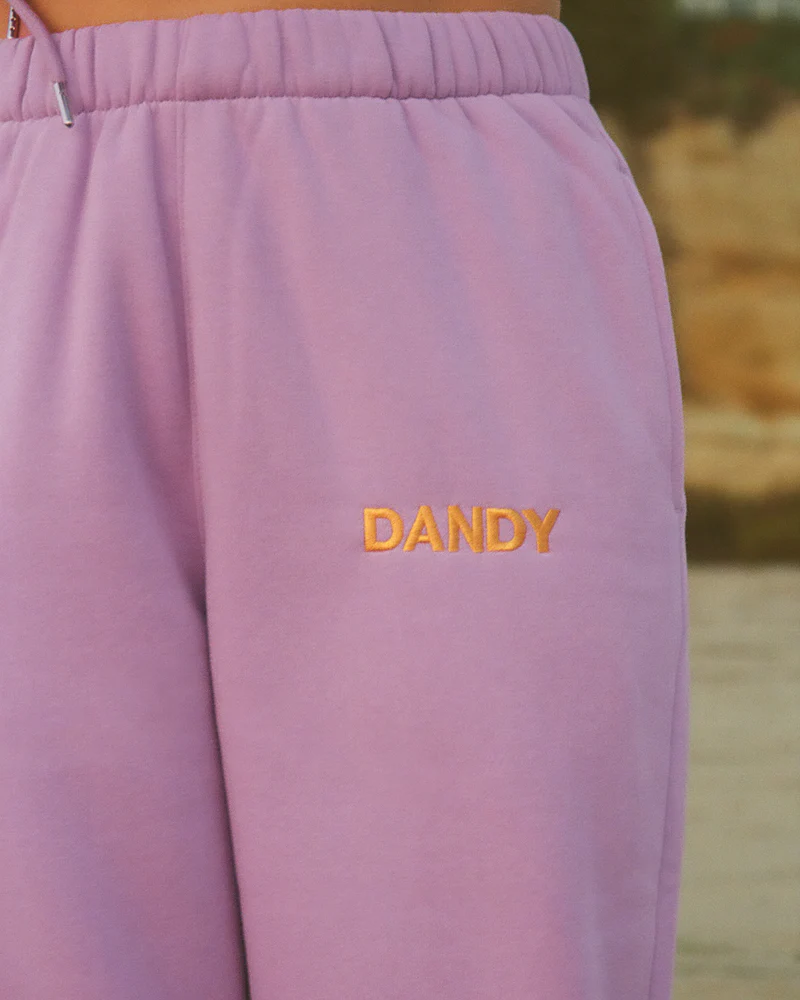 Dandy-gift-giving-sweatpants-in-lavender-1.webp