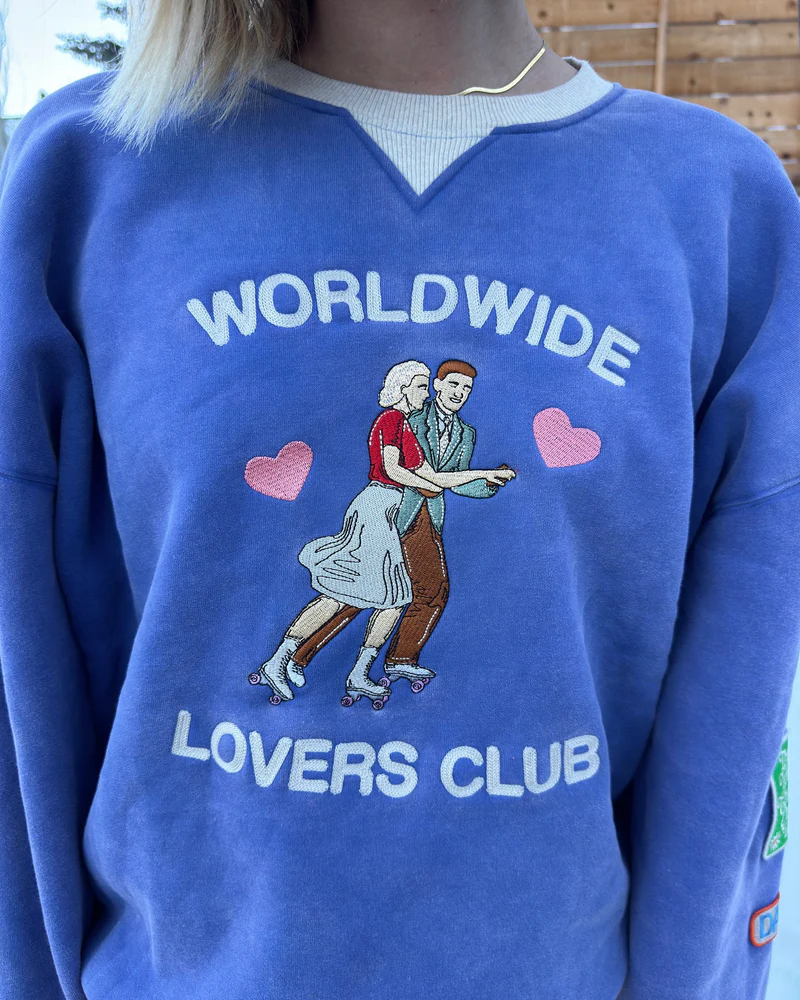 Dandy-lovers-club-crewneck-in-vintage-washed-blue-1.webp